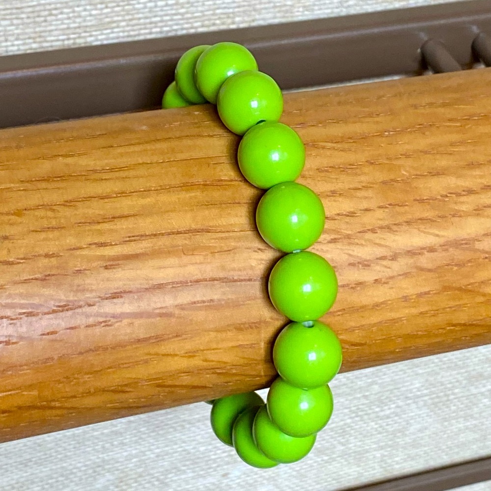 Vintage lime green stretchy bracelet!